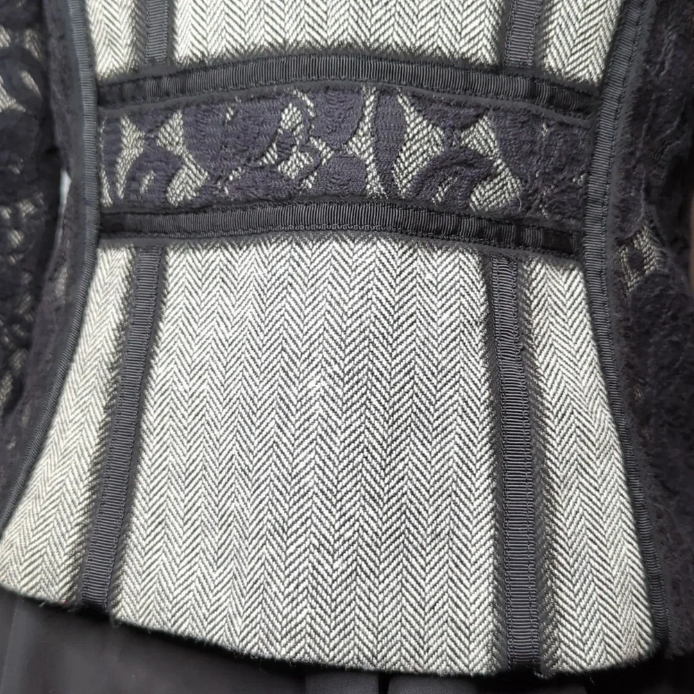 Black and white market size 2 - Picture 8 of 13